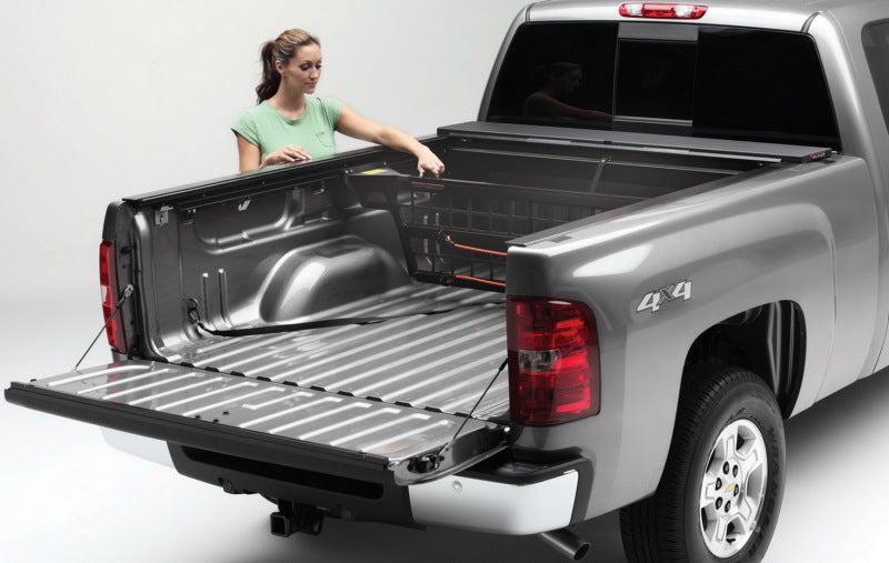 Roll-N-Lock 20-22 compatible with Jeep Gladiator (60in. Bed Length) Cargo Manager CM495