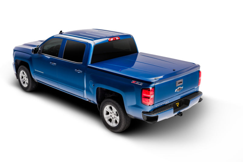 UnderCover 14-18 GMC Sierra 1500 (19 Limited) 5.8ft Lux Bed Cover Silver Ice UC1136L-GAN