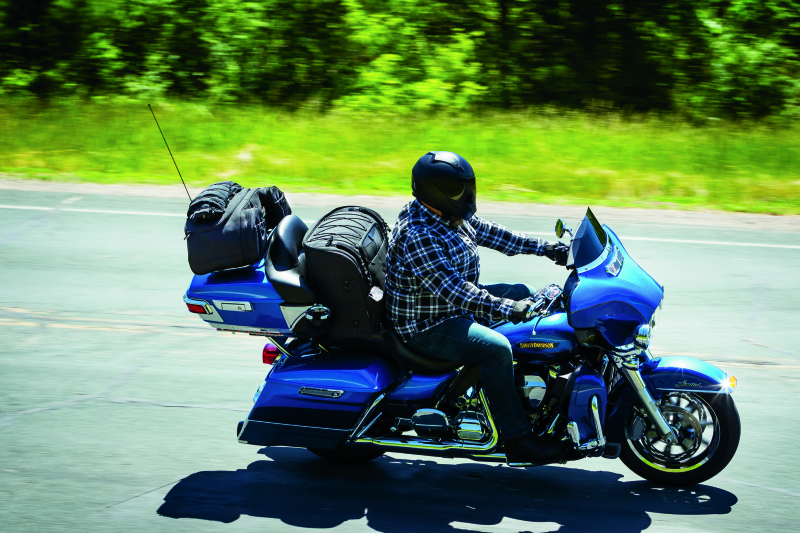 Kuryakyn Momentum Wanderer Motorcycle Travel Luggage: Weather Resistant Touring Seat Bag, Black 5286