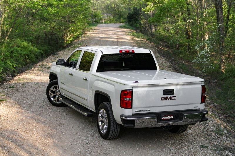 UnderCover 14-18 GMC Sierra (19 Limited) / 15-19 2500/3500 HD 6.5ft Bed Lux Bed Cover Silver Ice UC1146L-GAN