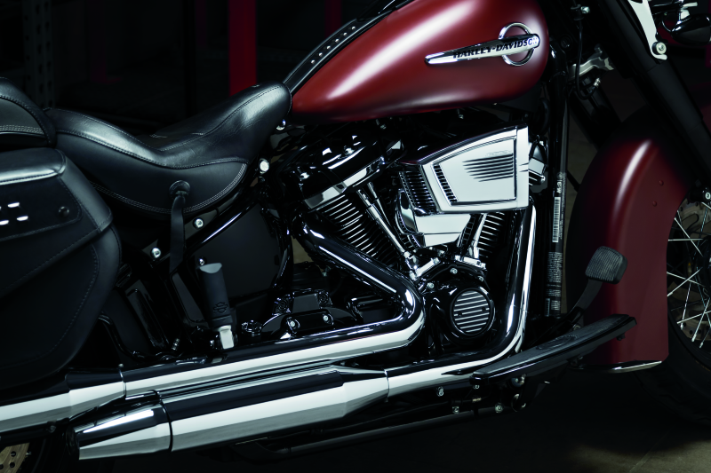 Kuryakyn 6457 Precision Transmission Shroud/Covering for Milwaukee-Eight Powerplants: 2018-19 Harley-Davidson Softail Motorcycles, Gloss Black