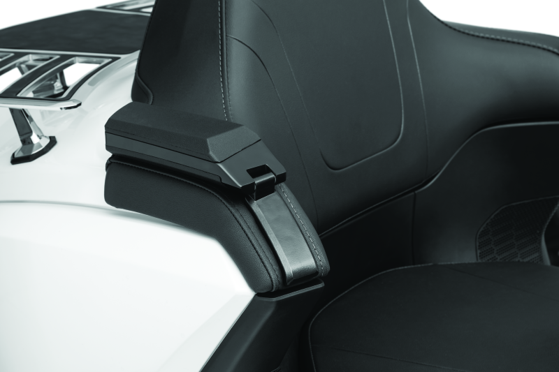 Kuryakyn Omni Passenger Armrests Black 6770