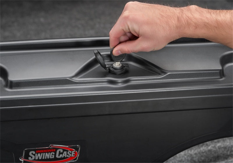 UnderCover 99-06 Chevy Silverado 1500-3500 HD (07 Classic) Drivers Side Swing Case Black Smooth SC101D