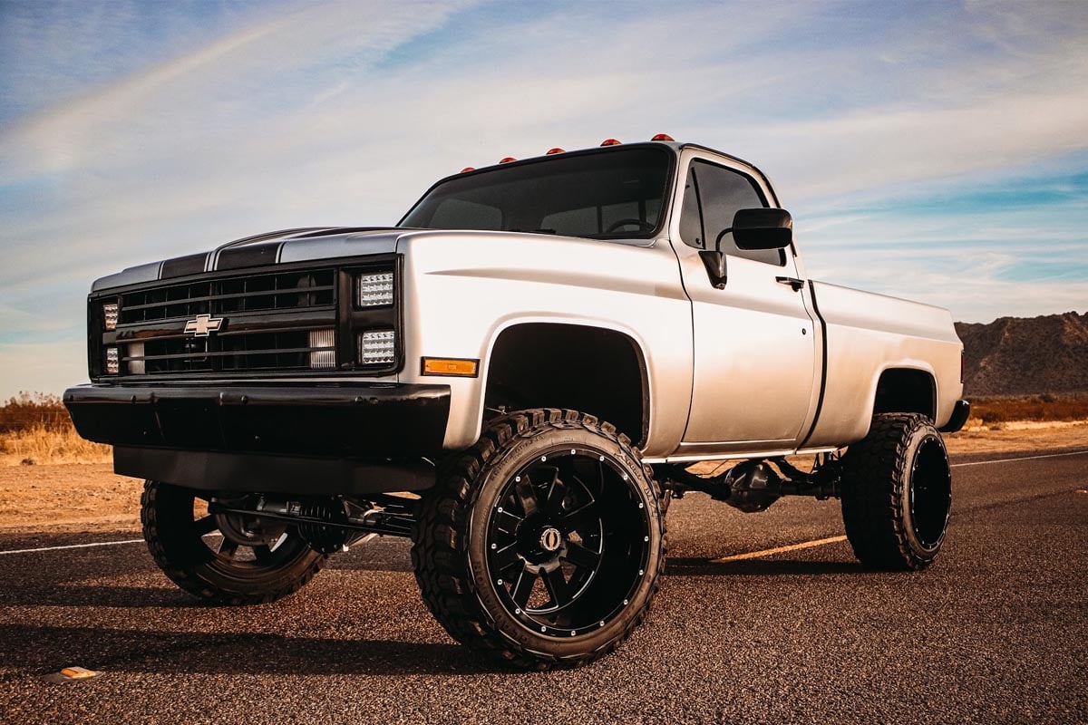 Rough Country 6 Inch Lift Kit 52" Rr Springs Fits GMC C15/K15 Truck (77-87)/Half-Ton Suburban (77-91) 20530
