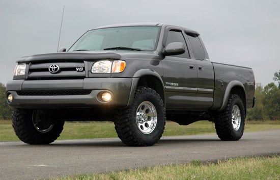 Rough Country 2.5 Inch Lift Kit M1 Struts/M1 Toyota Tundra 4WD (2000-2006)